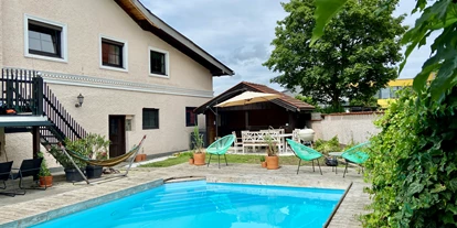 Monteurwohnung - Bettwäsche: Bettwäsche inklusive - Niederpuchheim - Garten - Bäckerhaus - Großzügige Wohnung mit Pool und Garten