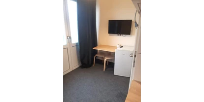 Monteurwohnung - Bettwäsche: Bettwäsche inklusive - PLZ 34123 (Deutschland) - Schlafzimmer mit eigenem Kühlschrank - Economy Apartments