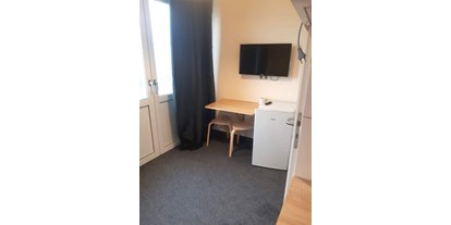 Monteurwohnung - Badezimmer: eigenes Bad - PLZ 34132 (Deutschland) - Schlafzimmer mit eigenem Kühlschrank - Economy Apartments