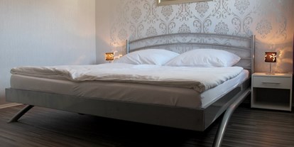 Monteurwohnung - Bettwäsche: Bettwäsche inklusive - Herleshausen Altefeld - DZ mit Dusche und WC auf dem Zimmer - Pension NentersHaus