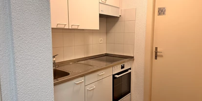 Monteurwohnung - Kühlschrank - PLZ 8750 (Schweiz) - Kleine Küche - Revier Kanzlei im Hazzo