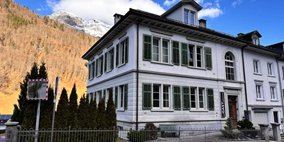 Monteurwohnung - Kühlschrank - Glarus-Stadt - Aussenansicht - Revier Kanzlei im Hazzo