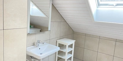 Monteurwohnung - Einzelbetten - Hätzingen - Badezimmer - Revier Attika im Hazzo