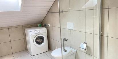 Monteurwohnung - Kühlschrank - PLZ 8777 (Schweiz) - Badezimmer, Waschmaschine - Revier Attika im Hazzo