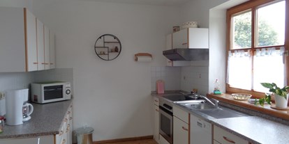 Monteurwohnung - Kühlschrank - Simbach (Dingolfing-Landau) - Sehr gut ausgestattete Küche mit Geschirrspüler
Geschirrtücher vorhanden - Monteurswohnung im Rottal -  daheim, umgeben von Natur