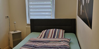 Monteurwohnung - Bettwäsche: Bettwäsche gegen Gebühr - Werdau - Schlafzimmer WHG 1 - Klein aber Fein
