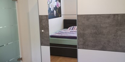 Monteurwohnung - Küche: eigene Küche - PLZ 08134 (Deutschland) - Schlafzimmer WHG 1 - Klein aber Fein