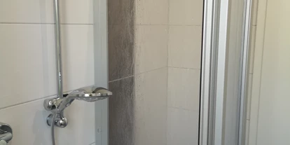 Monteurwohnung - Kühlschrank - PLZ 08412 (Deutschland) - Bad mit Dusche - Klein aber Fein