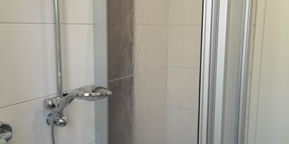 Monteurwohnung - Bettwäsche: Bettwäsche gegen Gebühr - PLZ 08428 (Deutschland) - Bad mit Dusche - Klein aber Fein