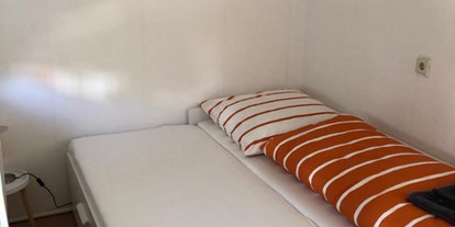 Monteurwohnung - Kühlschrank - Montabaur - kleines Schlafzimmer EG - ★ Ferienhaus mit Netflix/Balkon/Terrasse/Garten ★