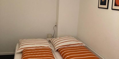 Monteurwohnung - Zimmertyp: Doppelzimmer - Oberhaid (Westerwaldkreis) - kleines Schlafzimmer 1. OG - ★ Ferienhaus mit Netflix/Balkon/Terrasse/Garten ★