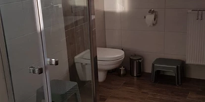 Monteurwohnung - Badezimmer: Gemeinschaftsbad - Schönau-Berzdorf auf dem Eigen - Haus Zum Tschauderhof