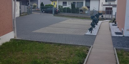 Monteurwohnung - Parkplatz: kostenlose Parkplätze in der Straße - PLZ 93197 (Deutschland) - Jayson&Co