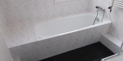 Monteurwohnung - Badezimmer: eigenes Bad - PLZ 52062 (Deutschland) - Vermietung Papazissis