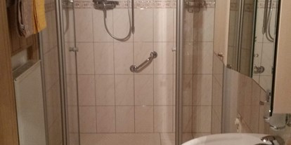 Monteurwohnung - Gülzow (Kreis Herzogtum Lauenburg) - Badezimmer...ebenerdige große Dusche. - Ferienwohnung-Bullendorf