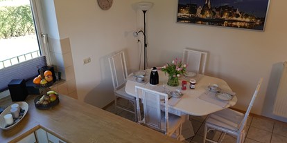 Monteurwohnung - PLZ 23562 (Deutschland) - Küche mit Essbereich - Ferienhaus Ahlers