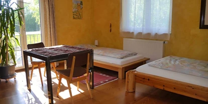 Monteurwohnung - WLAN - Baden-Württemberg - Wohn- / Schlafzimmer, Einzelbett und Doppelbett 140 cm - Ruhe auf dem Land
