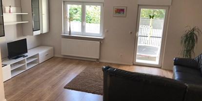 Monteurwohnung - Einzelbetten - Großwallstadt - Wohnzimmer  - Darina Haus 