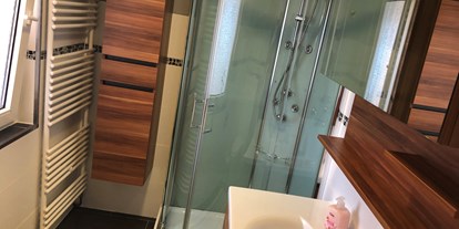 Monteurwohnung - Kühlschrank - Sailauf - Dusche WC  - Darina Haus 