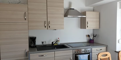 Monteurwohnung - Küche: eigene Küche - Presseck - Küche - Monteurzimmer blaue Lagune