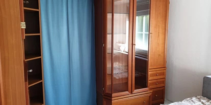 Monteurwohnung - Kühlschrank - Presseck - Wohnzimmerschrank - Monteurzimmer blaue Lagune