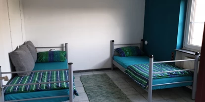 Monteurwohnung - Kühlschrank - Presseck - Betten Zweibettzimmer - Monteurzimmer blaue Lagune