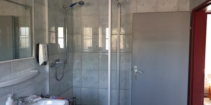 Monteurwohnung - Küche: eigene Küche - PLZ 95236 (Deutschland) - Badezimmer/Dusche - Monteurzimmer blaue Lagune