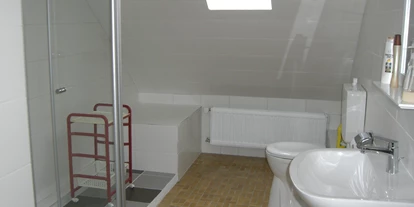 Monteurwohnung - Badezimmer: eigenes Bad - Schwarzenbach am Wald - Wohnung Dusche/WC - Weißes Lamm-Nordhalben