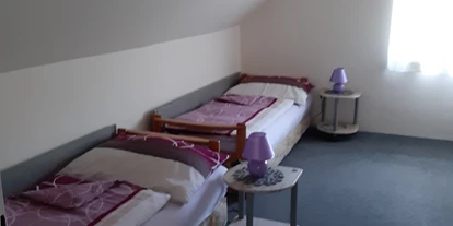 Monteurwohnung - Bettwäsche: Bettwäsche inklusive - PLZ 9300 (Österreich) - Schlafzimmer mit 2 Einzelbetten - Pogatschnig