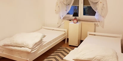 Monteurwohnung - Bettwäsche: Bettwäsche inklusive - Dennheritz - Schlafzimmer - Zweiraum Wohnung für 2 Personen 