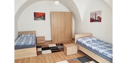 Monteurwohnung - Kühlschrank - Windischbühel - Schlafzimmer Wohnung Nr. 4 - Monteurunterkunft Ronner