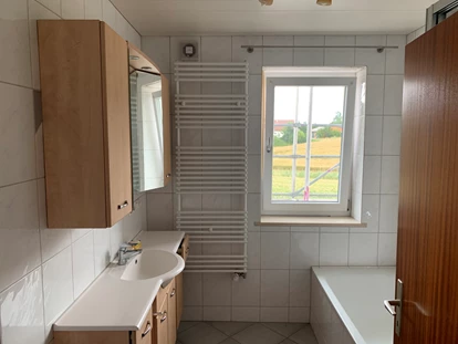 Monteurwohnung - Waschmaschine - PLZ 84564 (Deutschland) - Wohnungen m. 2 Schlafzimmer je 2 Einzel - Betten,
Bad m. Dusche u.  WC m.Waschbecken, Küche u. m.-Balkon
 - Zimmer in Nähe Vilsbiburg