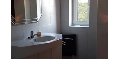 Monteurwohnung - Badezimmer: eigenes Bad - Niedergörsdorf - Bad - Ferienwohnung Stadtrandsiedlung