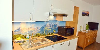 Monteurwohnung - Tirol - Geräumige Wohnung für 4 - 6 Personen! 45 m" Apartment Rosskopf - großes Wohnzimmer - Astoria Apartments Wildschoenau