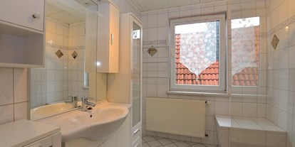 Monteurwohnung - Bettwäsche: Bettwäsche inklusive - PLZ 98667 (Deutschland) - Badezimmer inkl. Dusche - Haus Markus