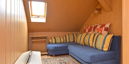 Monteurwohnung - Einzelbetten - PLZ 98673 (Deutschland) - Wohnbereich mit Couch - Haus Markus