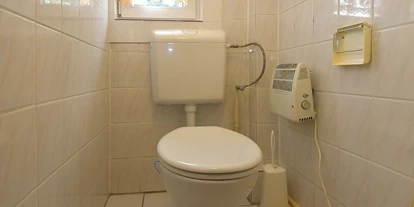 Monteurwohnung - Bettwäsche: Bettwäsche inklusive - Angelroda - Toilette / WC - Haus Markus