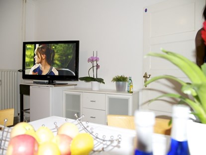 Monteurwohnung - Börnsen - Monteurzimmer in Hamburg mit TV und Esstisch - Rose