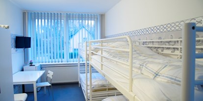 Monteurwohnung - Kühlschrank - Deutschland - Mehrbettzimmer mit Etagenbetten - Rose