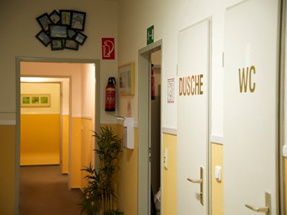 Monteurwohnung - Küche: Gemeinschaftsküche - PLZ 20459 (Deutschland) - Dusche und WC auf dem Gang - Rose