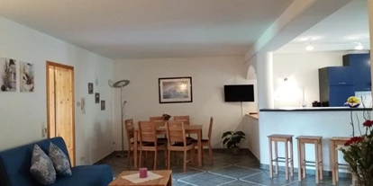 Monteurwohnung - Zimmertyp: Mehrbettzimmer - PLZ 83129 (Deutschland) - Wohnküche  - Ferienwohnung "Attelblick"