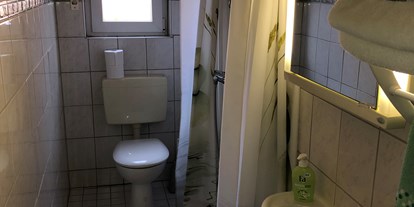 Monteurwohnung - Kühlschrank - PLZ 48329 (Deutschland) - Badezimmer - Wildpferdchen