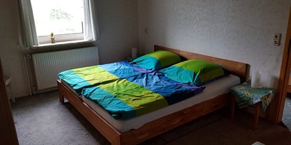 Monteurwohnung - Kaffeemaschine - Norderwöhrden - Schlafzimmer mit Doppelbett - Monteurwohnung Nindorf 