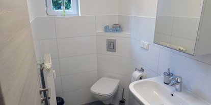 Monteurwohnung - Badezimmer: eigenes Bad - Kausen - Bad (Ansicht1) - Monteurzimmer Pecere