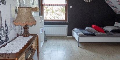 Monteurwohnung - Bettwäsche: Bettwäsche inklusive - Schlitz - Schlafzimmer mit Einzelbett - Schönes, modernes, möbliertes Zimmer in 3er WG 