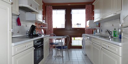 Monteurwohnung - Art der Unterkunft: Gästezimmer - PLZ 36145 (Deutschland) - Küche - Schönes, modernes, möbliertes Zimmer in 3er WG 