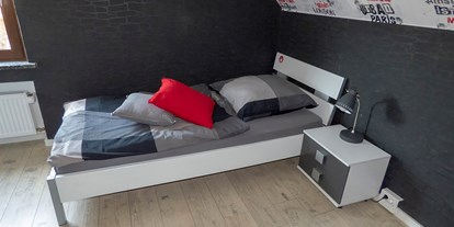 Monteurwohnung - Zimmertyp: Einzelzimmer - PLZ 36364 (Deutschland) - Bett ( Größe 100 x 200 cm) - Schönes, modernes, möbliertes Zimmer in 3er WG 