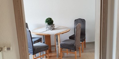Monteurwohnung - Zimmertyp: Doppelzimmer - Haselünne - Esstisch der Monteurunterkunft - Fohlenhof Felsen