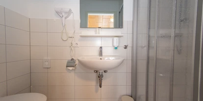 Monteurwohnung - Badezimmer: eigenes Bad - PLZ 72406 (Deutschland) - Gästehaus Stern