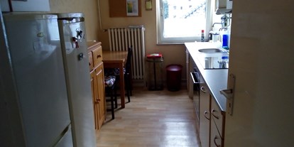 Monteurwohnung - Zimmertyp: Einzelzimmer - Ostsee - Gemeinschaftsküche in der 1. Etage mit Spüle, Herd mit Backofen, Mikrowelle, Kühlschrank und Kühl-Gefrierkombination - Toma Vermietung